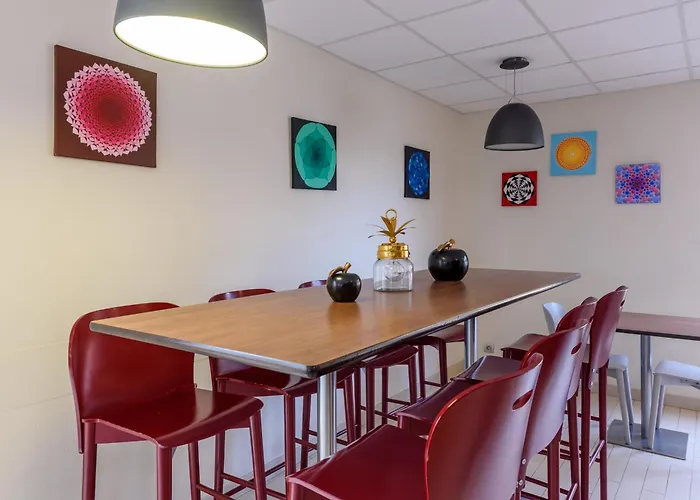 钟楼阿尔比中央酒店 3*